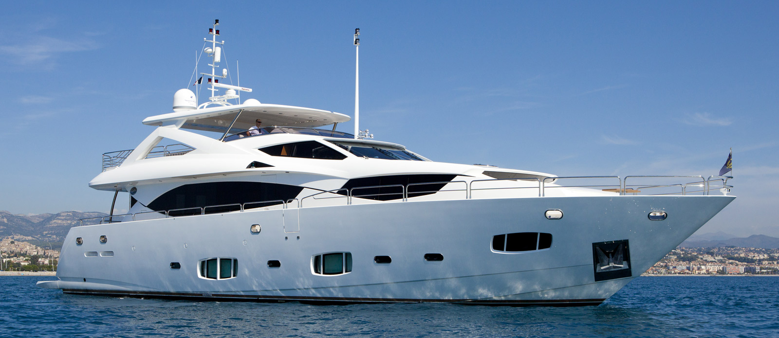 yacht 30 metri costo
